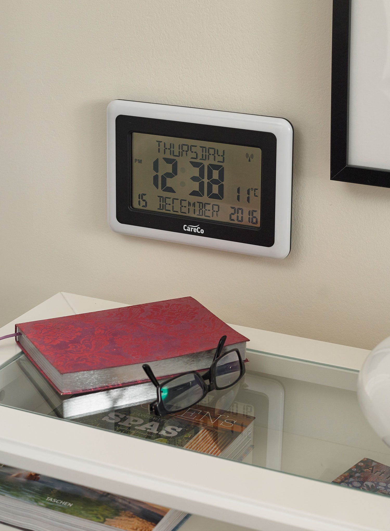 Clear Display LCD Clock