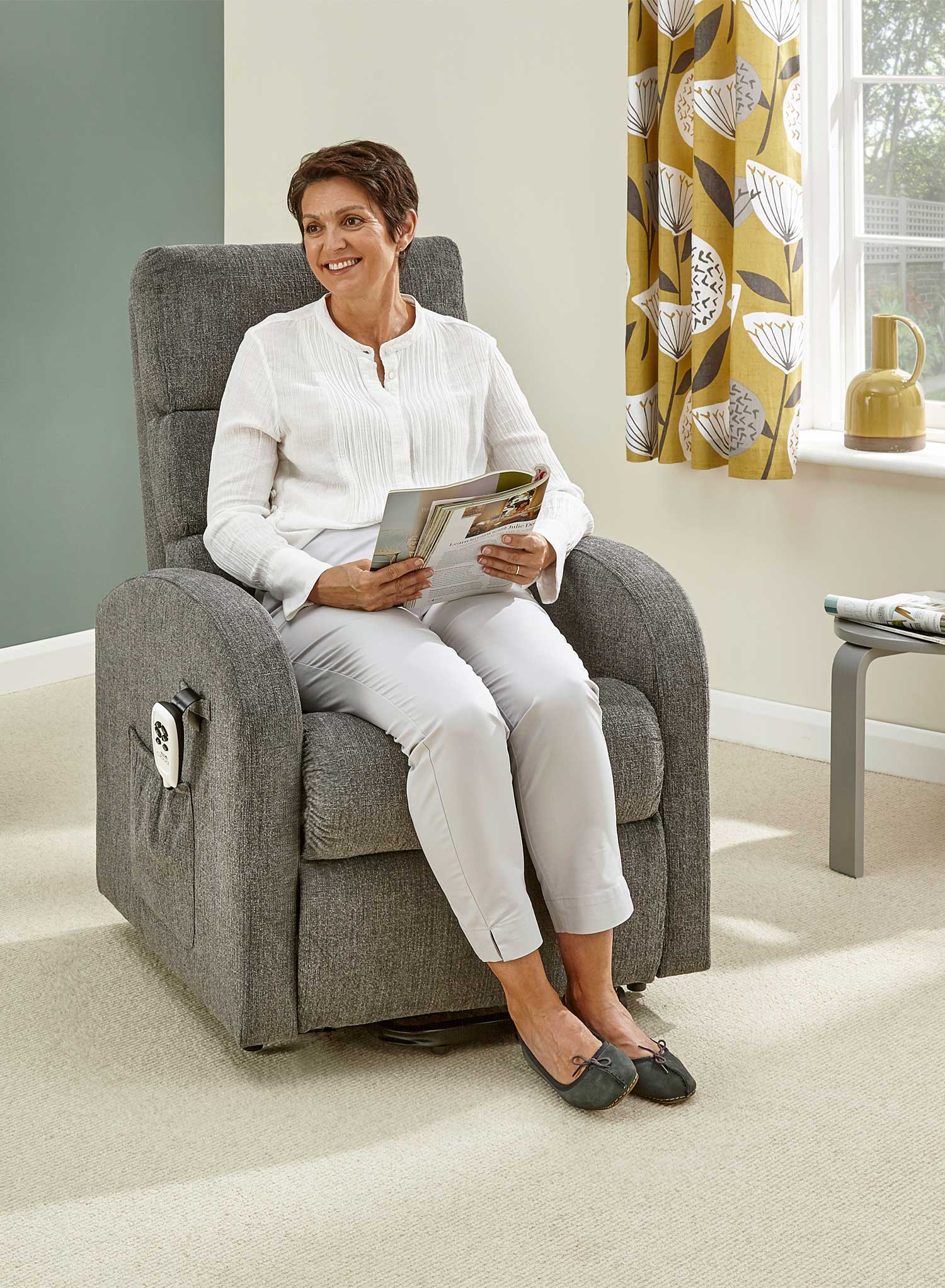 MaxiComfort Cloud Riser Recliner
