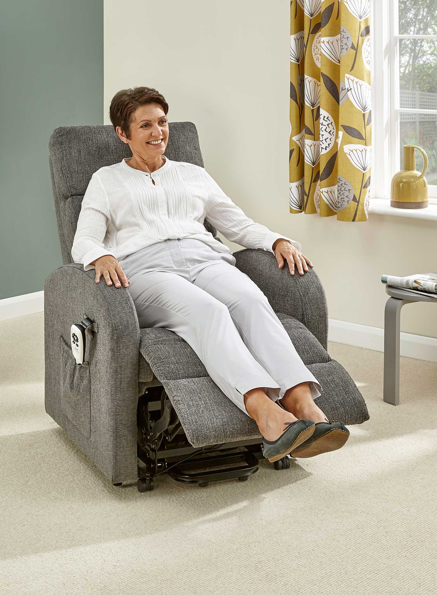 MaxiComfort Cloud Riser Recliner