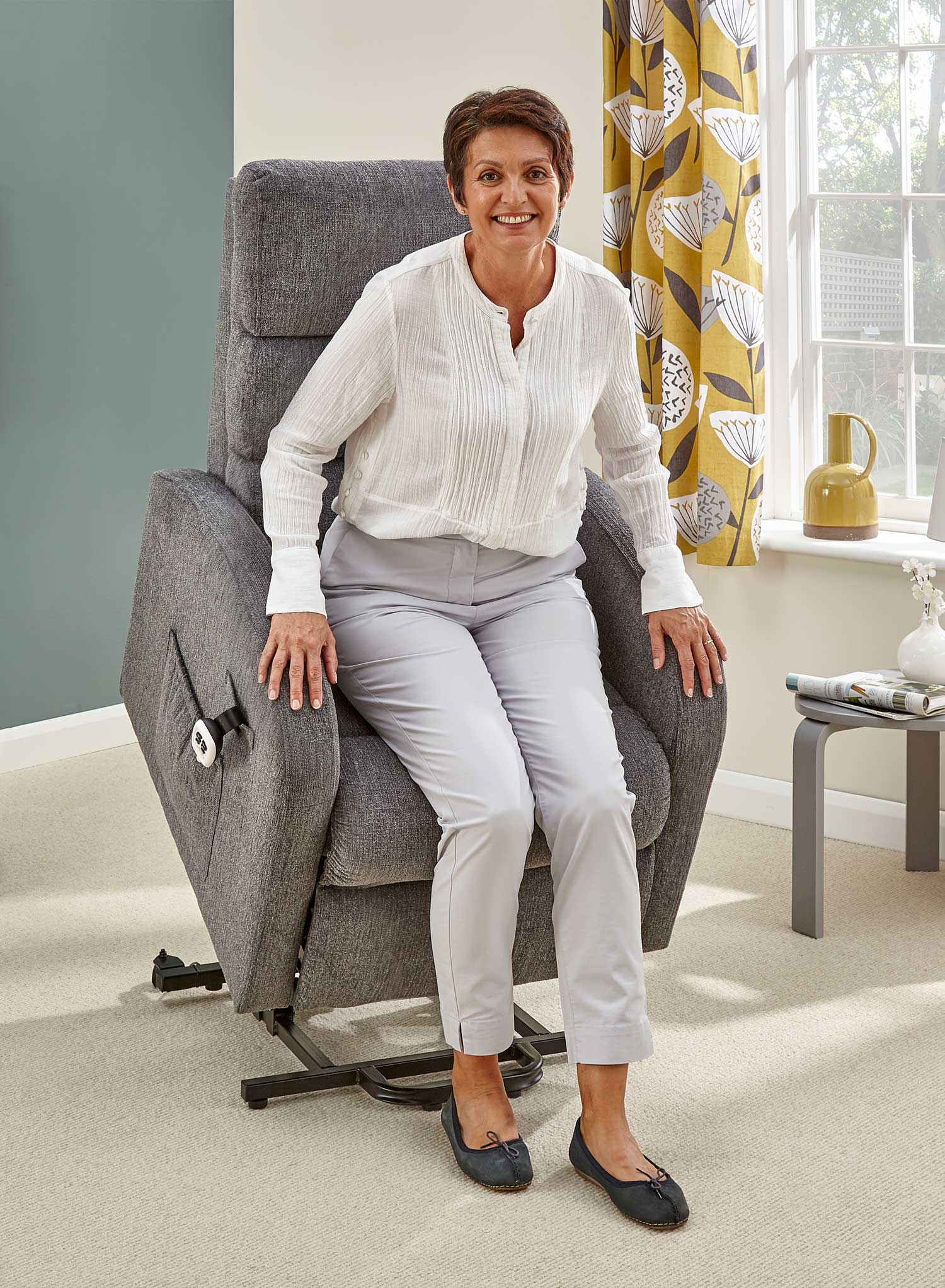 MaxiComfort Cloud Riser Recliner